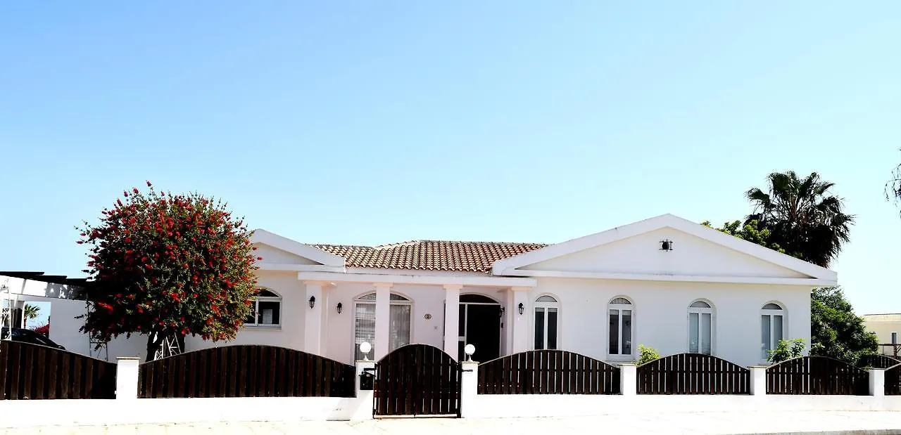 Villa Mia Ajía Nápa Ciprus
