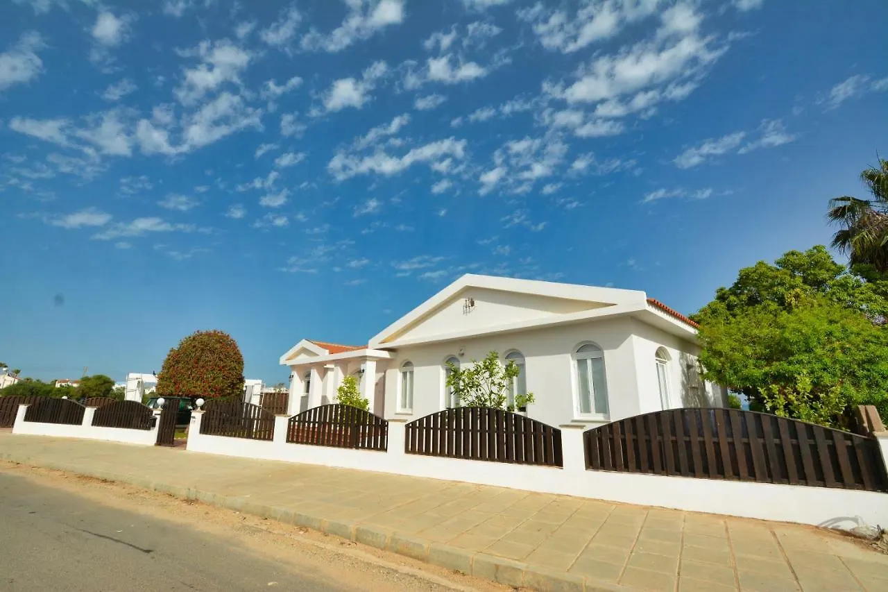 Villa Mia Ajía Nápa Ciprus